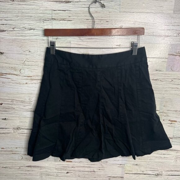 Banana Republic Dresses & Skirts - Banana republic  black pleated skirt size 4